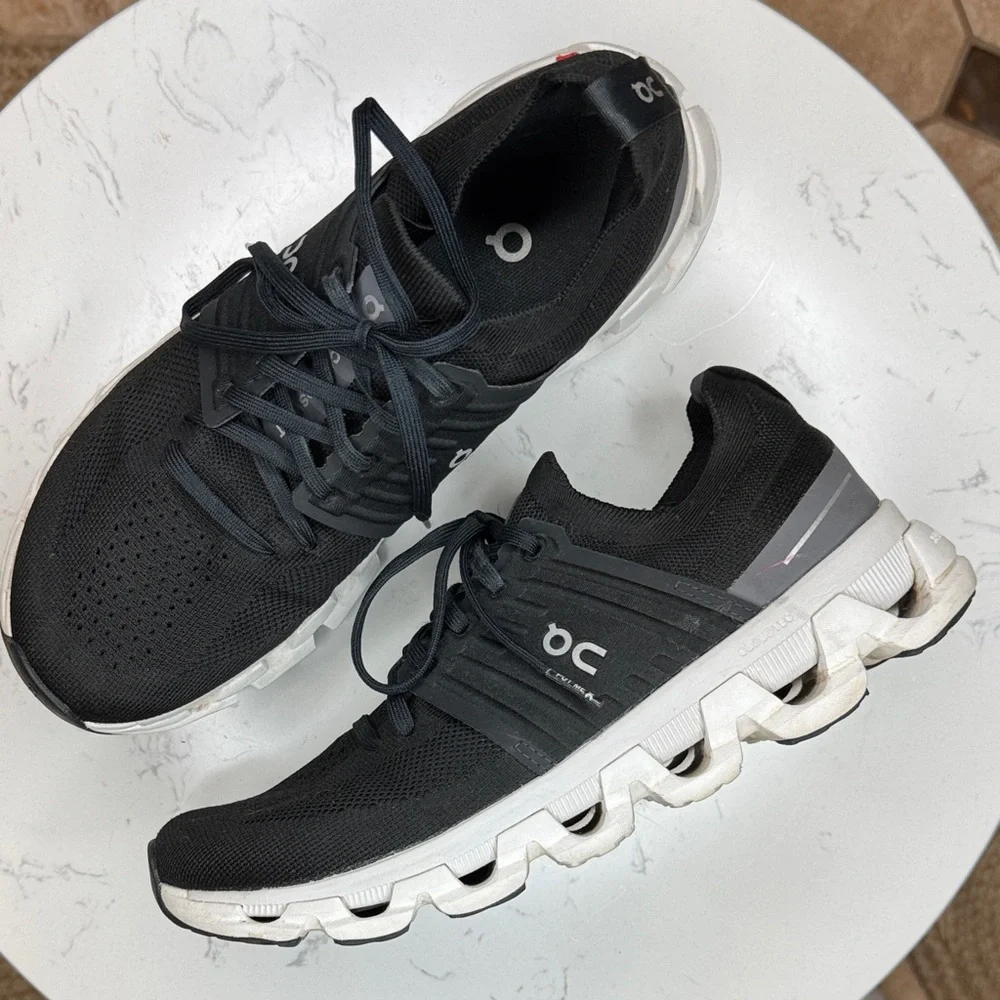 On Running Cloudtec Black and White Athletic Shoes 9.5 - Picture 9 of 9